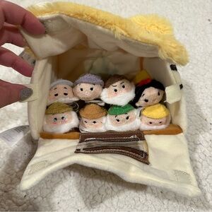 NWT disney tsum tsum snow white and the seven dwarfs house set